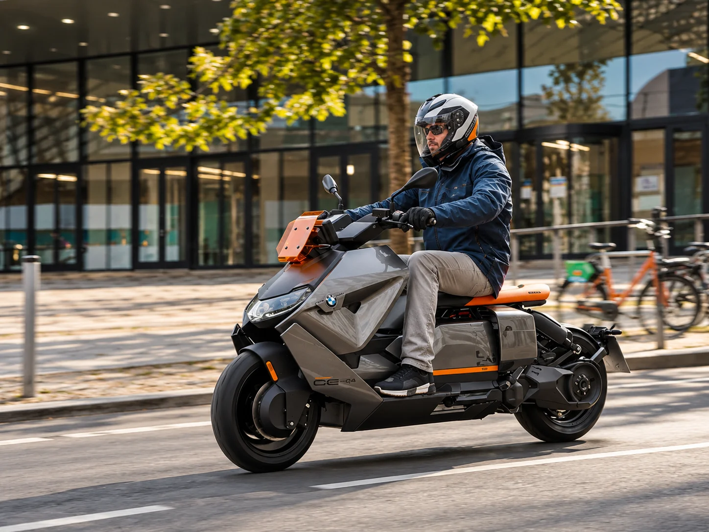 BMW CE 04 — moto elétrica premium com 130 km de autonomia