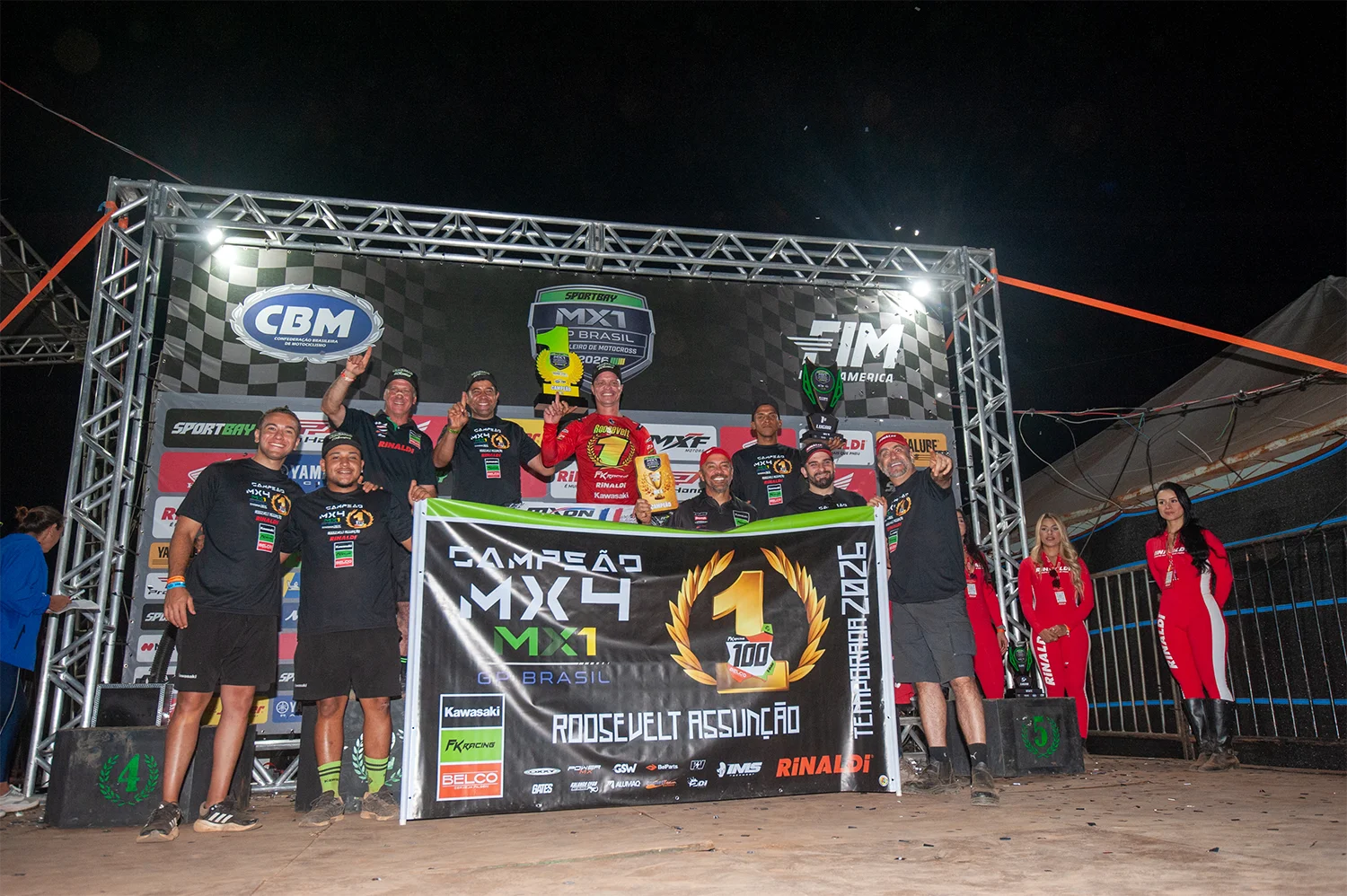 Pódio do Team Rinaldi na conquista do título da MX4 no Campeonato Brasileiro de Motocross 2026