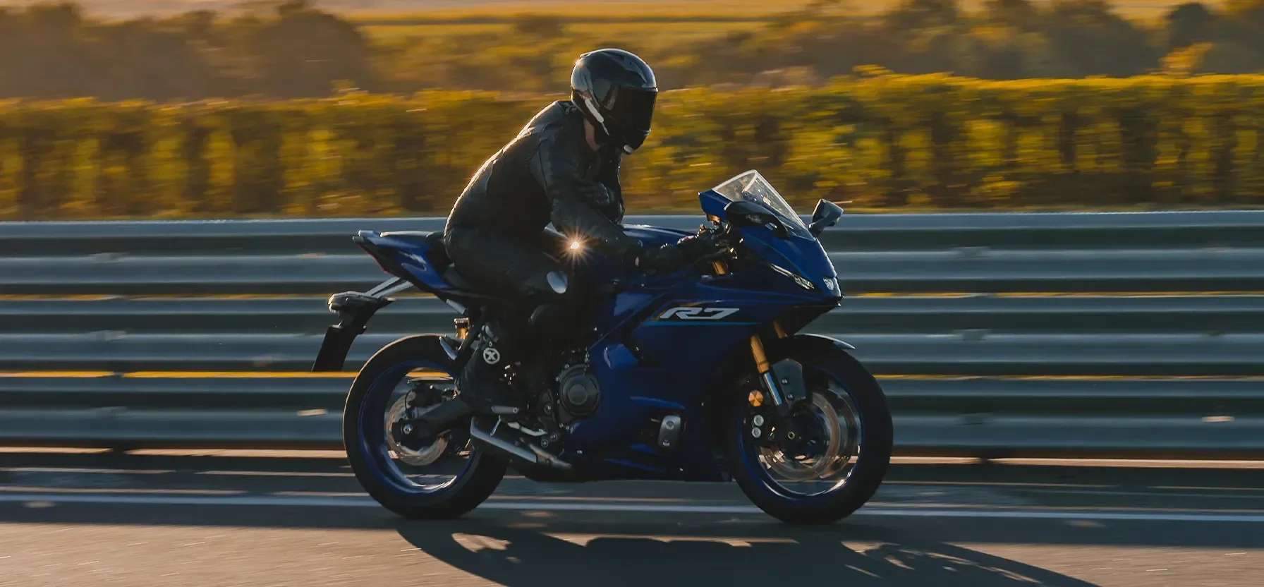 Yamaha R7 2027 nas ruas