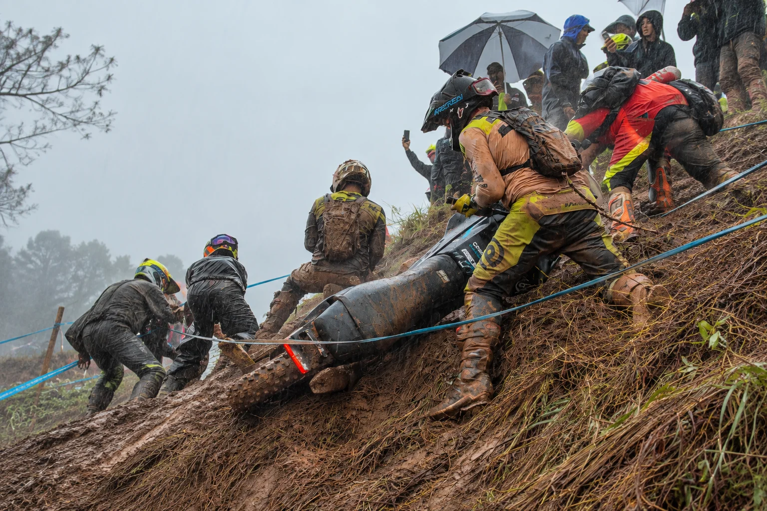 CFMOTO IBEX 450 em terreno de hard enduro no Minas Riders 2026