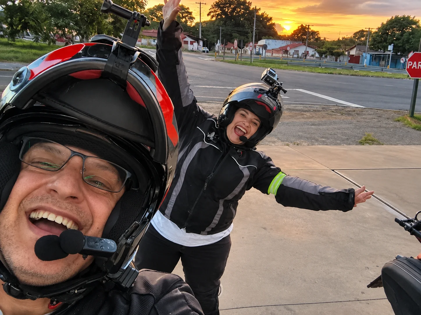 Karin e Cleber do @aceleraesai após completar 1.600 km no SaddleSore 1600K